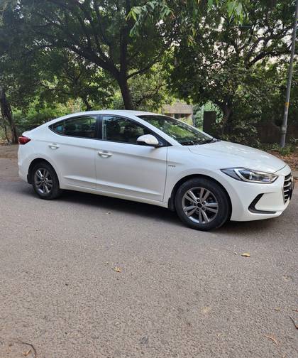 Hyundai Elantra 2.0 S Hyundai Elantra 2.0 S