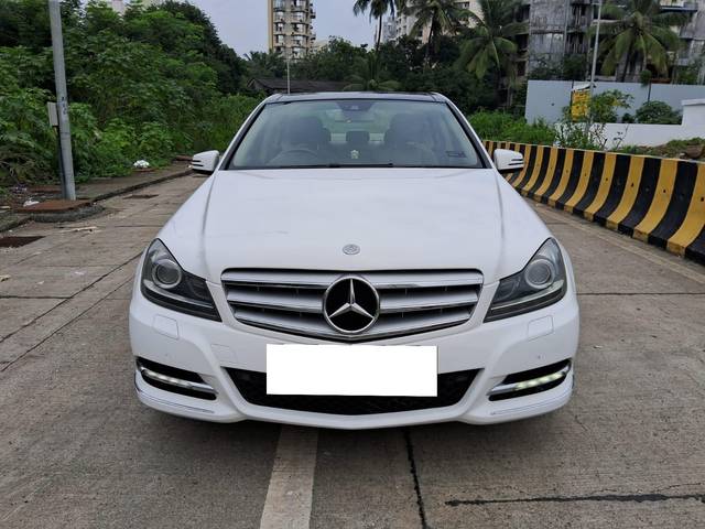 https://images10.gaadi.com/usedcar_image/3685777/original/processed_img2920818__used_car_2920818_1700760615.jpg?imwidth=6400