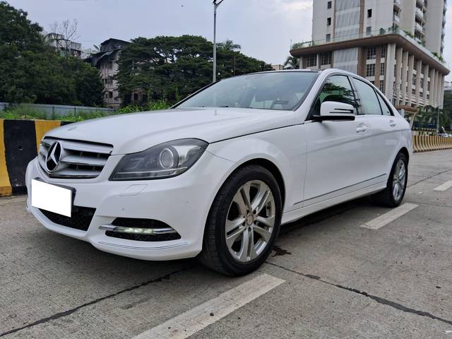 https://images10.gaadi.com/usedcar_image/3685777/original/processed_img2920818__used_car_2920818_1700760799.jpg?imwidth=6402