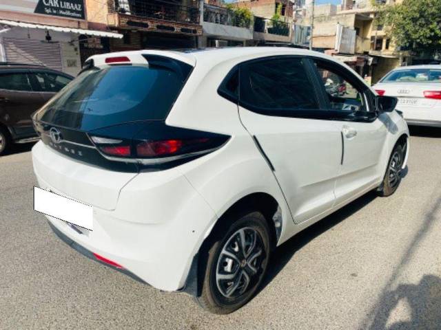 https://images10.gaadi.com/usedcar_image/3685831/original/processed_6d8c4c8a-d36e-4dae-a0d3-c4d2533362a1.jpeg?imwidth=6401