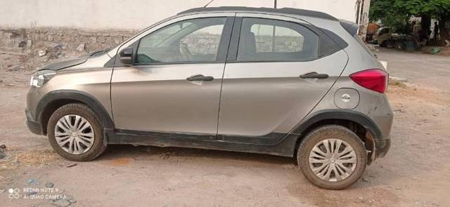 https://images10.gaadi.com/usedcar_image/3685878/original/processed_a98220f9-9286-45e6-96a1-8662544b34d8.jpg?imwidth=6402