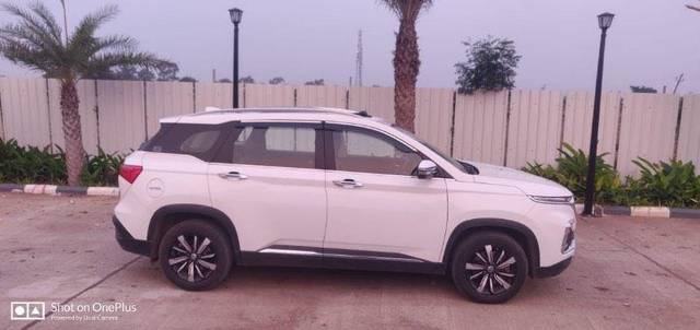 https://images10.gaadi.com/usedcar_image/3685938/original/processed_187d5adc-e308-4cdb-a7ab-ec2d158db910.jpeg?imwidth=6401