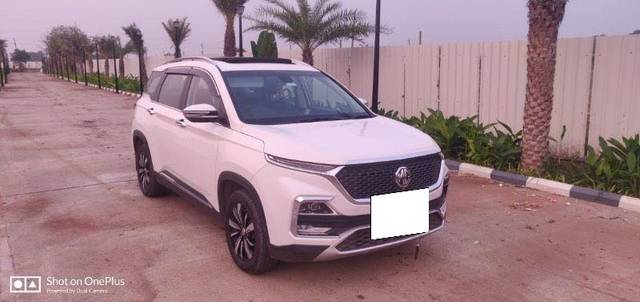 https://images10.gaadi.com/usedcar_image/3685938/original/processed_8c8e71b1-2bf2-4b66-86a1-96a769e7c5d9.jpeg?imwidth=6400
