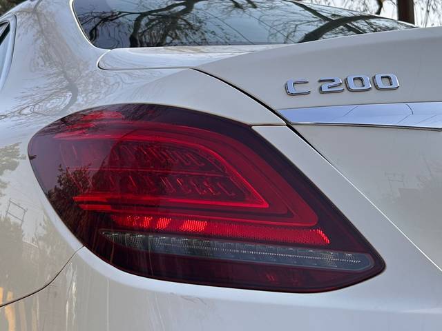 https://images10.gaadi.com/usedcar_image/3685946/original/9d448d6483e8092abefe3e42634928f8.jpg?imwidth=6402