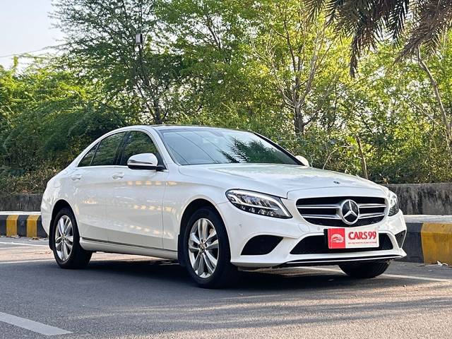 https://images10.gaadi.com/usedcar_image/3685946/original/fc27b9fb76cf9995196797723d25b29a.jpg?imwidth=6401