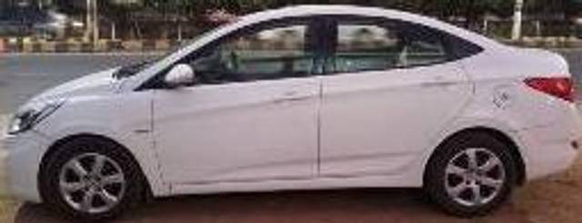 https://images10.gaadi.com/usedcar_image/3685967/original/processed_bd3aa3b1-3c15-4595-8a31-d0c0c5401280.jpg?imwidth=6401