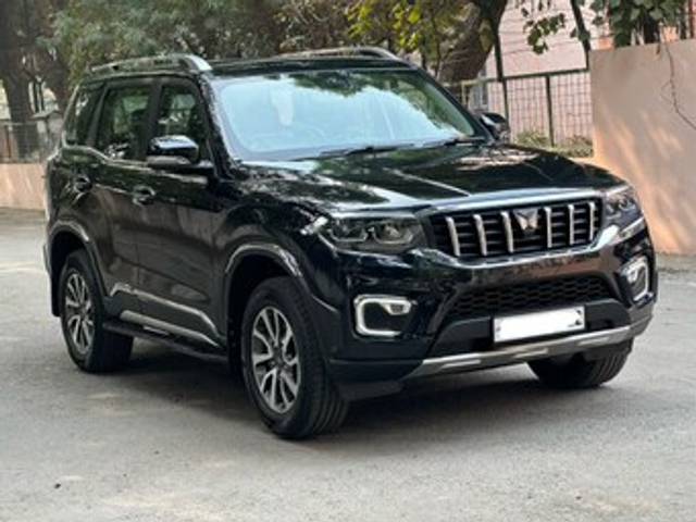 https://images10.gaadi.com/usedcar_image/3685984/original/img2920853__used_car_2920853_1700811724.jpg?imwidth=6400