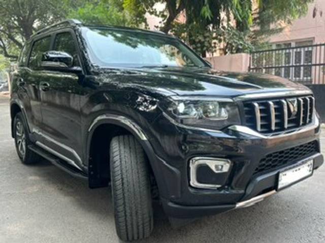 https://images10.gaadi.com/usedcar_image/3685984/original/img2920853__used_car_2920853_1700869385.jpg?imwidth=6401
