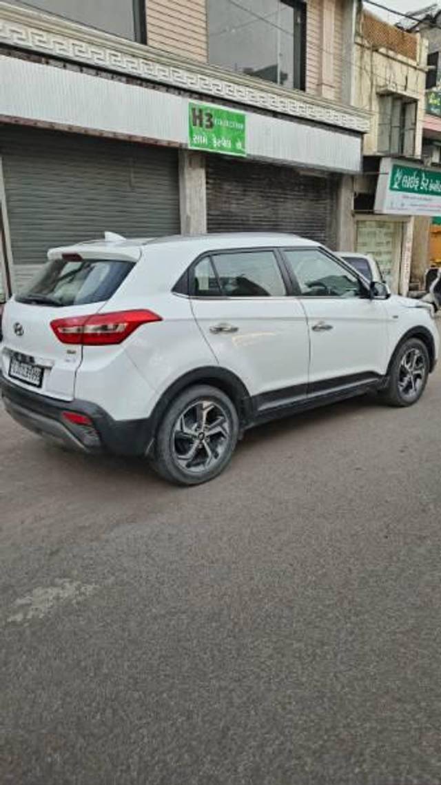https://images10.gaadi.com/usedcar_image/3686040/original/processed_484faf1a-a40a-4c92-9d51-4a2db0be7a64.jpg?imwidth=6402