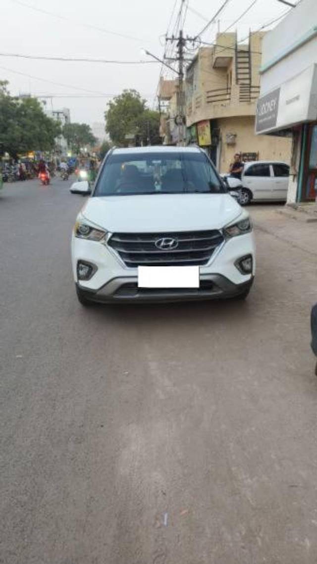 https://images10.gaadi.com/usedcar_image/3686040/original/processed_b278ae86-55d4-4e5e-b242-53e6e3992d68.jpg?imwidth=6401