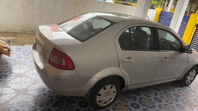https://images10.gaadi.com/usedcar_image/3686045/original/processed_af8e3c35-0244-4e64-81a7-ea363acd3b0f.jpeg?imwidth=6402