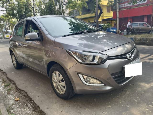 https://images10.gaadi.com/usedcar_image/3686071/original/processed_img2920890__used_car_2920890_1700804346.jpg?imwidth=6400