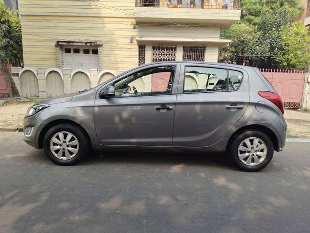 https://images10.gaadi.com/usedcar_image/3686071/original/processed_img2920890__used_car_2920890_1700804351.jpg?imwidth=6402
