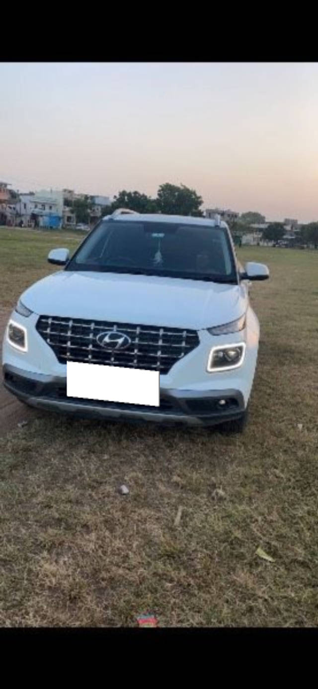 https://images10.gaadi.com/usedcar_image/3686119/original/processed_a6ed0f01-aacb-4d6e-bffa-8de16a2da7d3.png?imwidth=6400