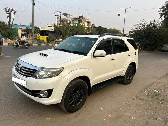 https://images10.gaadi.com/usedcar_image/3686124/original/processed_img2920915__used_car_2920915_1700806506.jpg?imwidth=6400