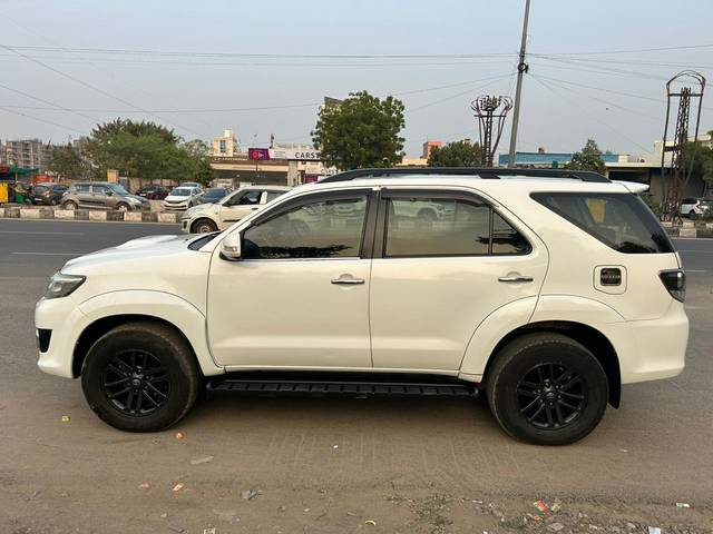 https://images10.gaadi.com/usedcar_image/3686124/original/processed_img2920915__used_car_2920915_1700806509.jpg?imwidth=6402