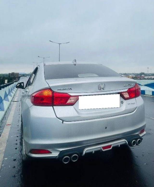 https://images10.gaadi.com/usedcar_image/3686201/original/processed_08aab003-aedc-429e-a9b7-52b5c18b773f.jpeg?imwidth=6402