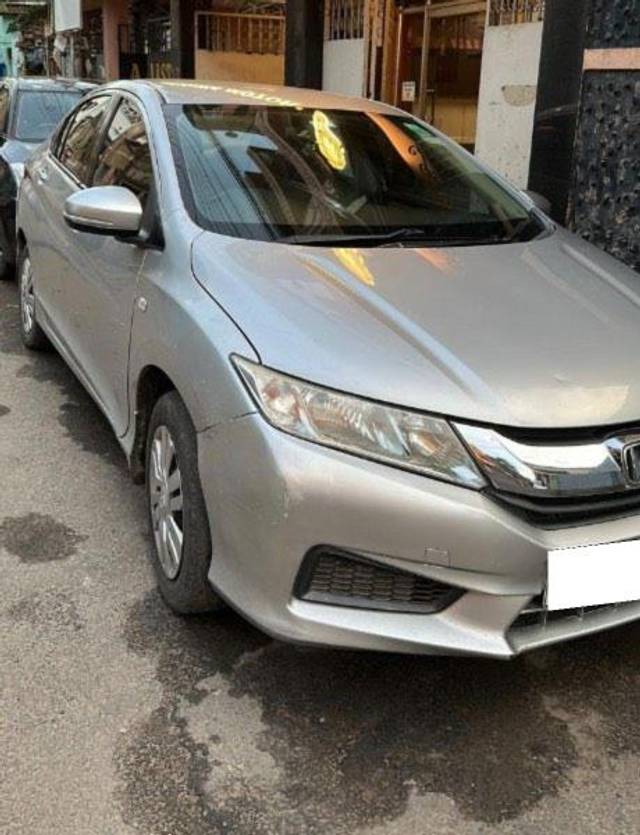 https://images10.gaadi.com/usedcar_image/3686201/original/processed_3448fe1f-e310-4d3b-9847-b408109f9857.jpeg?imwidth=6401