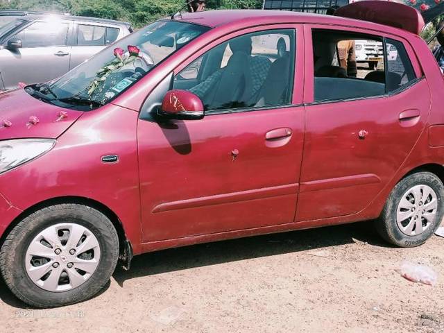 https://images10.gaadi.com/usedcar_image/3686213/original/processed_beeedb6f-8b4c-40d0-9a1d-3a49b999a2ee.jpg?imwidth=6402