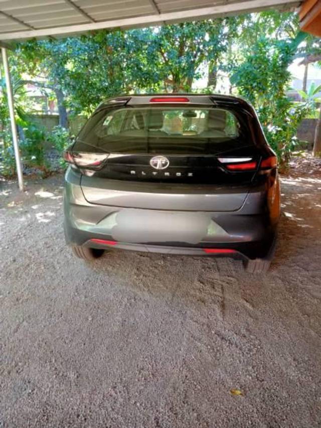 https://images10.gaadi.com/usedcar_image/3686224/original/processed_a5f135c8-c1d2-44cb-aa54-4733f73b4cad.jpg?imwidth=6400