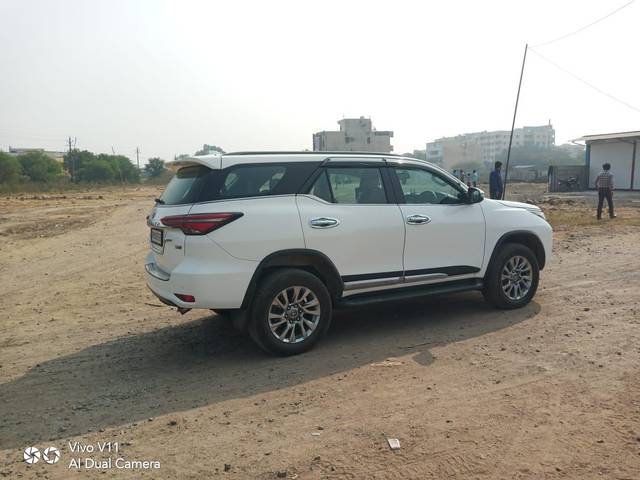 https://images10.gaadi.com/usedcar_image/3686226/original/processed_img2920974__used_car_2920974_1700808765.jpg?imwidth=6401