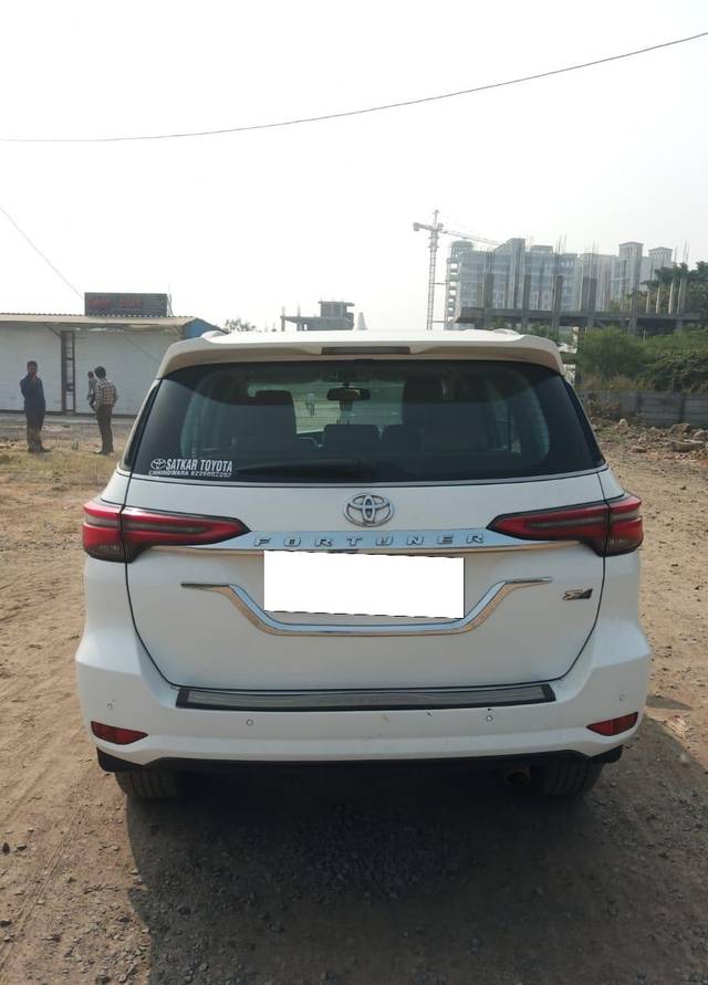 https://images10.gaadi.com/usedcar_image/3686226/original/processed_img2920974__used_car_2920974_1700808766.jpg?imwidth=6402