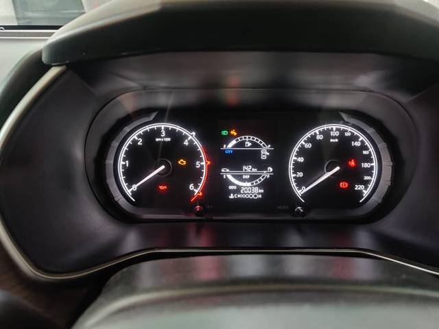 https://images10.gaadi.com/usedcar_image/3686227/original/img2920975__usedcar_06_2161700808699_1700808713.jpg?imwidth=6402
