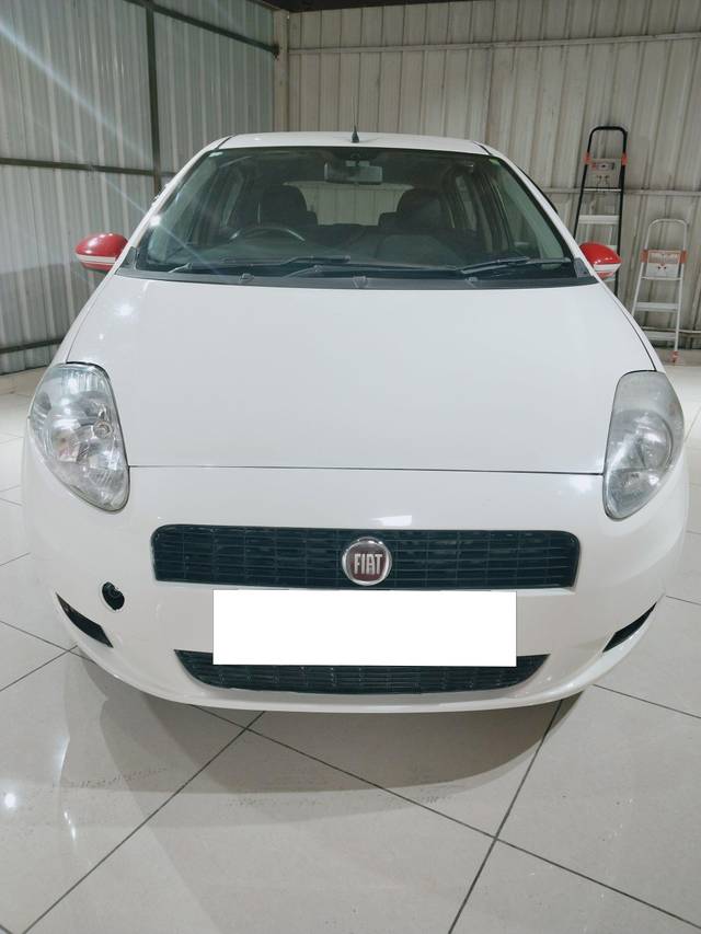 https://images10.gaadi.com/usedcar_image/3686232/original/processed_img2920979__used_car_2920979_1700808959.jpg?imwidth=6400