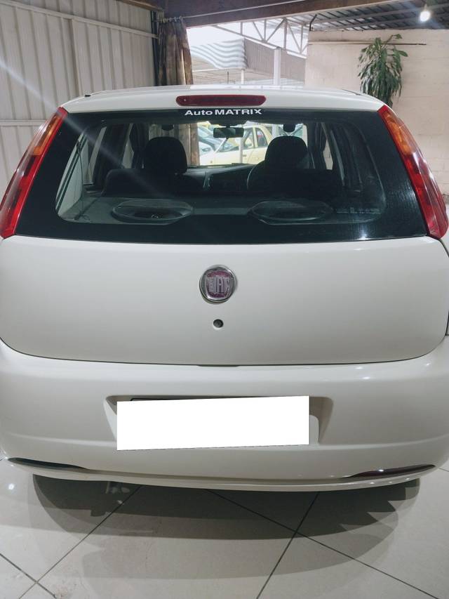 https://images10.gaadi.com/usedcar_image/3686232/original/processed_img2920979__used_car_2920979_1700809004.jpg?imwidth=6401
