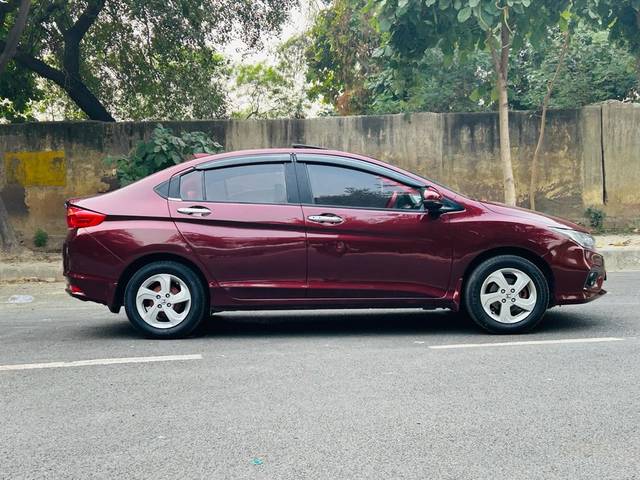 https://images10.gaadi.com/usedcar_image/3686280/original/img2921010__used_car_2921010_1700810520.jpg?imwidth=6401