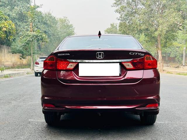 https://images10.gaadi.com/usedcar_image/3686280/original/processed_img2921010__used_car_2921010_1700810513.jpg?imwidth=6402