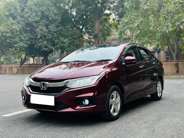 https://images10.gaadi.com/usedcar_image/3686280/original/processed_img2921010__used_car_2921010_1700810517.jpg?imwidth=6400