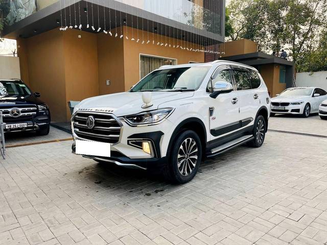 https://images10.gaadi.com/usedcar_image/3686281/original/processed_img2921011__usedcar_1_26__2921011_1701860524.jpeg?imwidth=6401