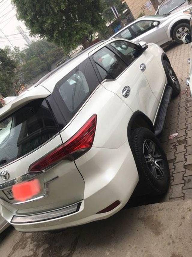 https://images10.gaadi.com/usedcar_image/3686291/original/processed_eeb93078-5e41-44a3-a4ca-928c48692ed2.jpeg?imwidth=6401