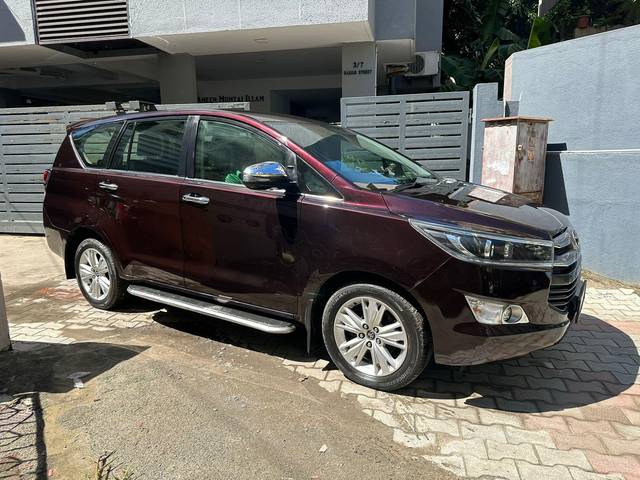 https://images10.gaadi.com/usedcar_image/3686312/original/processed_img2921032__used_car_2921032_1700811346.jpg?imwidth=6400