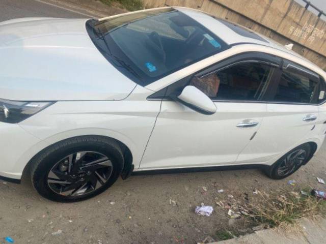https://images10.gaadi.com/usedcar_image/3686351/original/processed_9758df5c-0086-4f56-a1e7-9824d33a2a14.jpeg?imwidth=6402