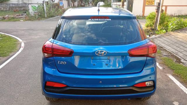 https://images10.gaadi.com/usedcar_image/3686372/original/processed_img2921069__used_car_2921069_1700813724.jpg?imwidth=6401
