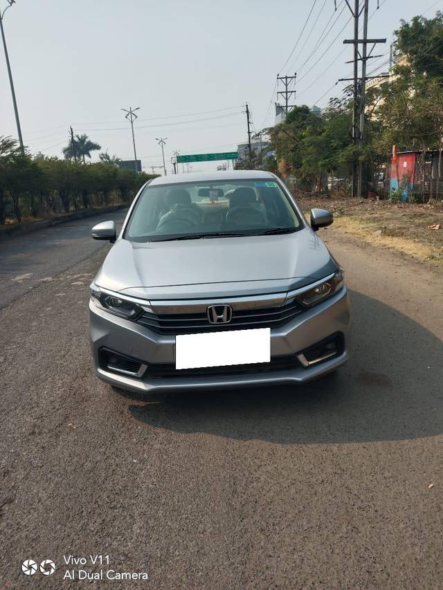 https://images10.gaadi.com/usedcar_image/3686405/original/processed_img2921092__used_car_2921092_1700814698.jpg?imwidth=6402