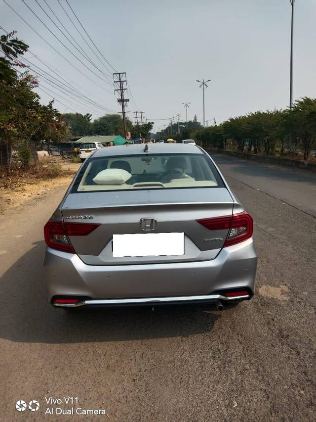 https://images10.gaadi.com/usedcar_image/3686405/original/processed_img2921092__used_car_2921092_1700814713.jpg?imwidth=6401