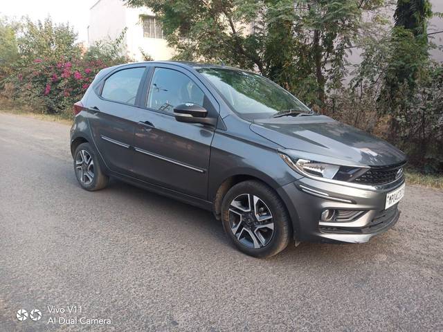 https://images10.gaadi.com/usedcar_image/3686413/original/processed_img2921100__used_car_2921100_1700814912.jpg?imwidth=6400