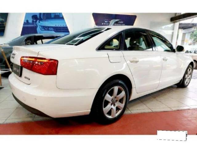 https://images10.gaadi.com/usedcar_image/3686432/original/processed_img2921109__used_car_2921109_1700815385.jpg?imwidth=6401