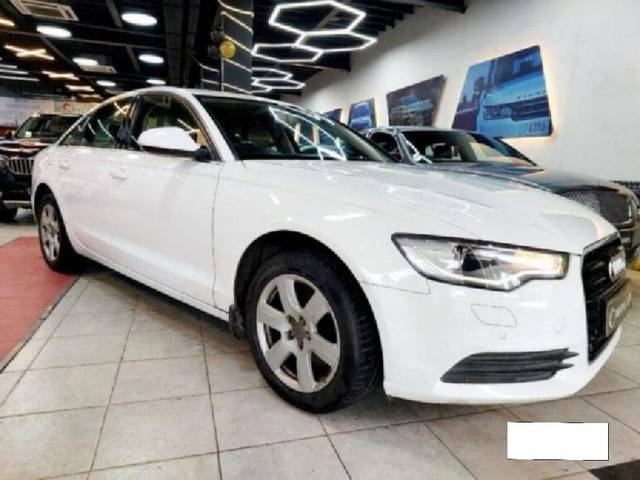 https://images10.gaadi.com/usedcar_image/3686434/original/processed_img2921110__used_car_2921110_1700815458.jpg?imwidth=6400