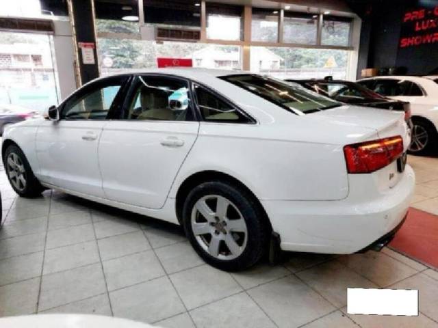 https://images10.gaadi.com/usedcar_image/3686434/original/processed_img2921110__used_car_2921110_1700815467.jpg?imwidth=6401