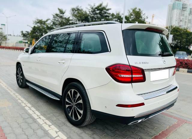 https://images10.gaadi.com/usedcar_image/3686435/original/processed_img2921111__used_car_2921111_1700815487.jpg?imwidth=6402