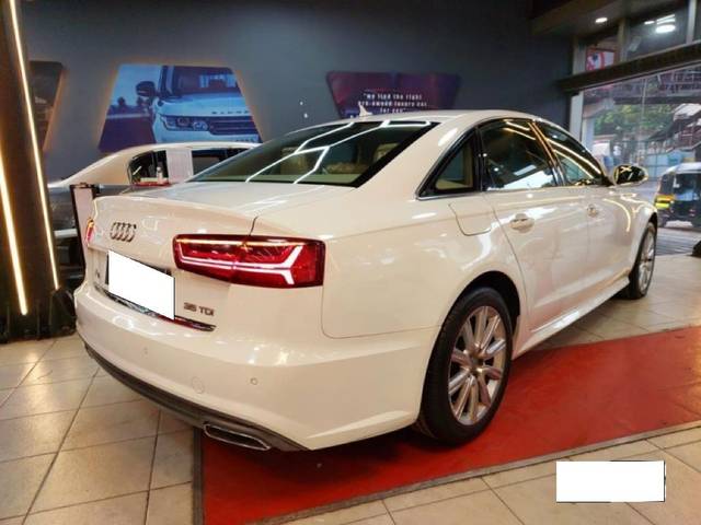 https://images10.gaadi.com/usedcar_image/3686438/original/processed_img2921114__used_car_2921114_1700815546.jpg?imwidth=6401