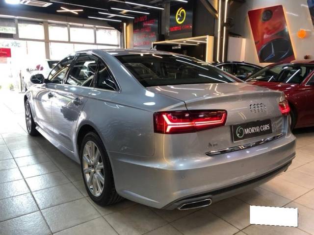 https://images10.gaadi.com/usedcar_image/3686445/original/processed_img2921119__used_car_2921119_1700816133.jpg?imwidth=6402