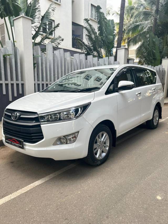 https://images10.gaadi.com/usedcar_image/3686472/original/processed_img2921135__used_car_2921135_1700816743.jpg?imwidth=6402