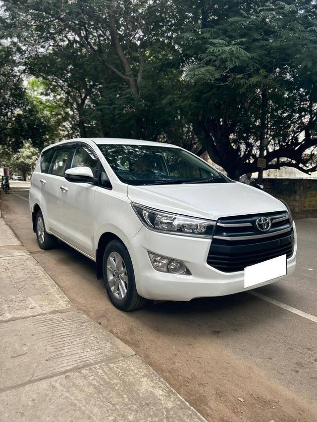 https://images10.gaadi.com/usedcar_image/3686472/original/processed_img2921135__used_car_2921135_1700816745.jpg?imwidth=6400
