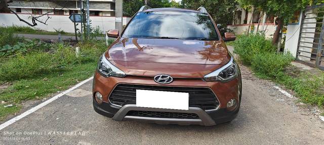 https://images10.gaadi.com/usedcar_image/3686516/original/processed_img2921157__used_car_2921157_1700817998.jpg?imwidth=6400