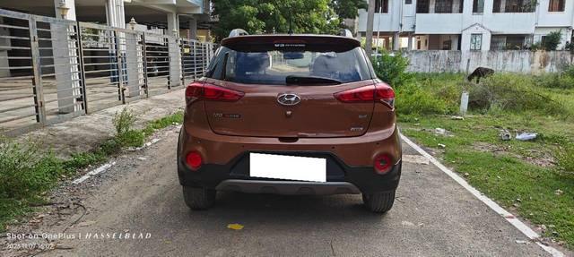 https://images10.gaadi.com/usedcar_image/3686516/original/processed_img2921157__used_car_2921157_1700818006.jpg?imwidth=6402